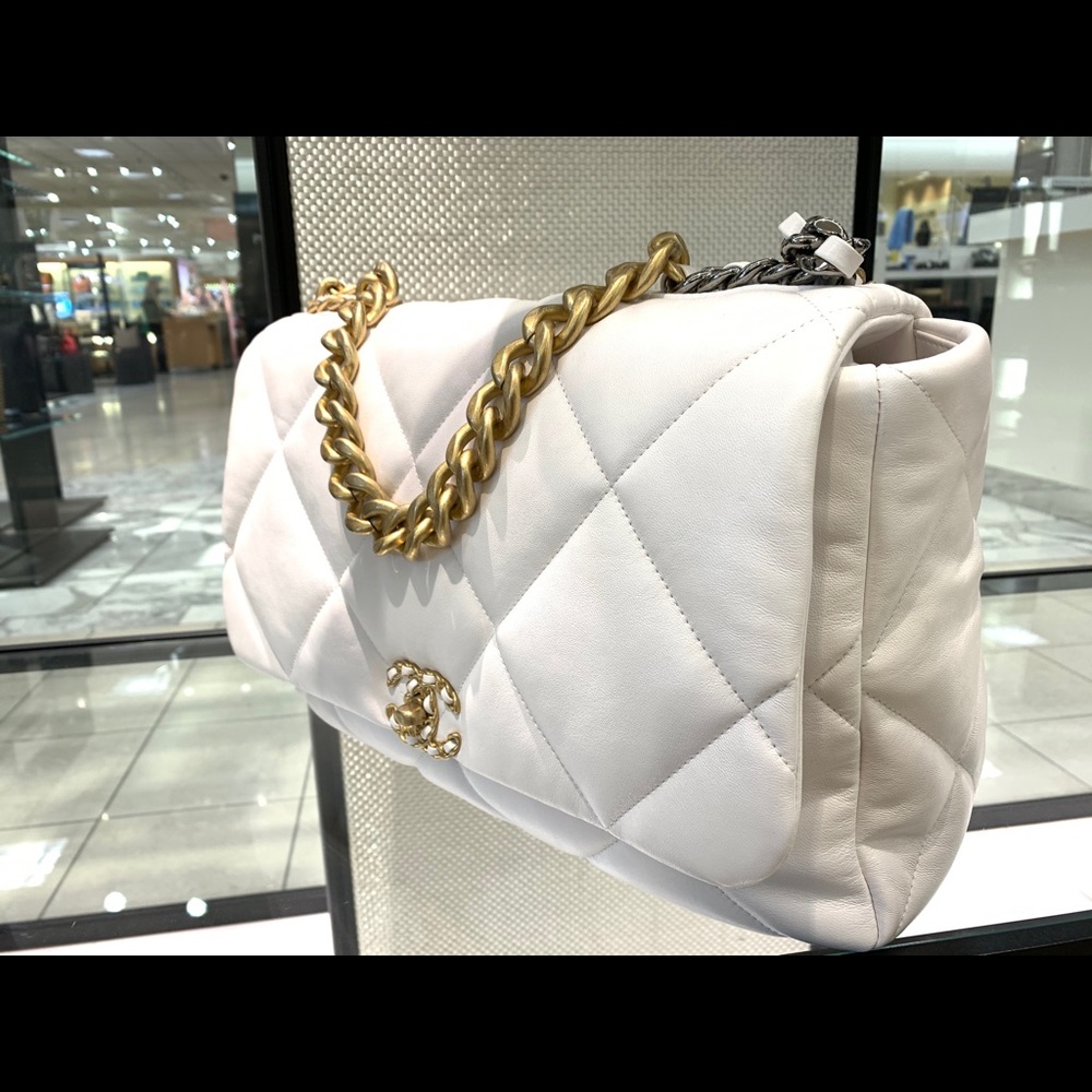 Chanel 19 maxi white